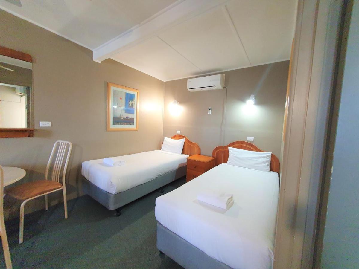 อาร์ดีนัล โมเทล Motel เวสต์ไวอาล็อง ภายนอก รูปภาพ