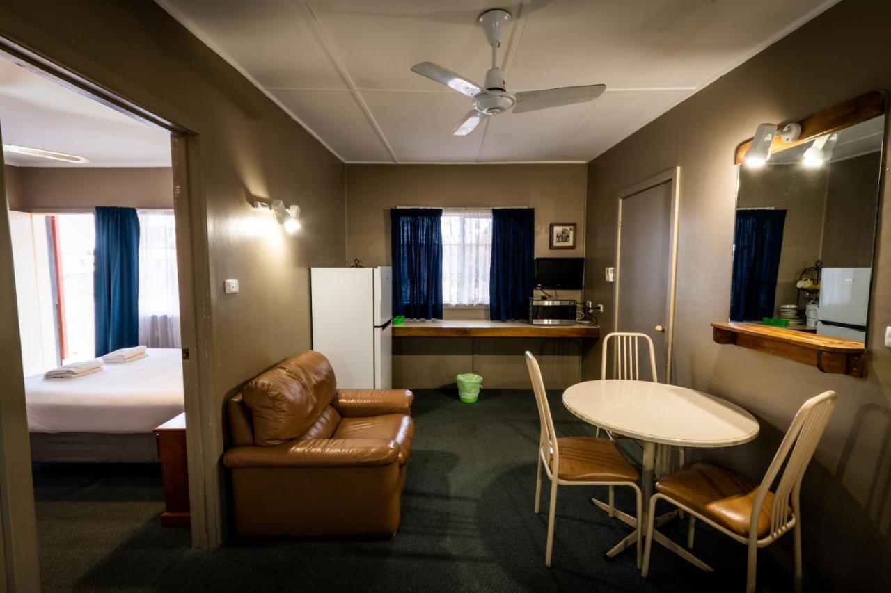 อาร์ดีนัล โมเทล Motel เวสต์ไวอาล็อง ภายนอก รูปภาพ