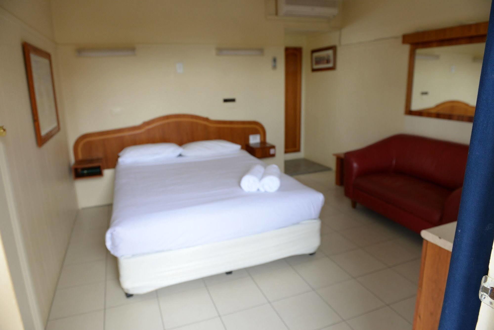 อาร์ดีนัล โมเทล Motel เวสต์ไวอาล็อง ภายนอก รูปภาพ